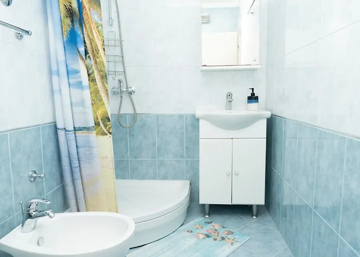 Rabac-quiet And Cute With Grill,6001