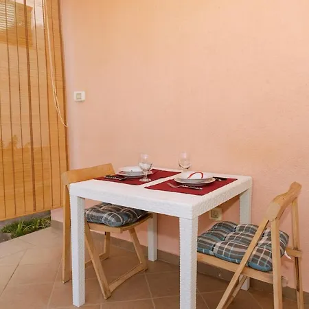 Rabac-quiet And Cute With Grill,6001 Rabac